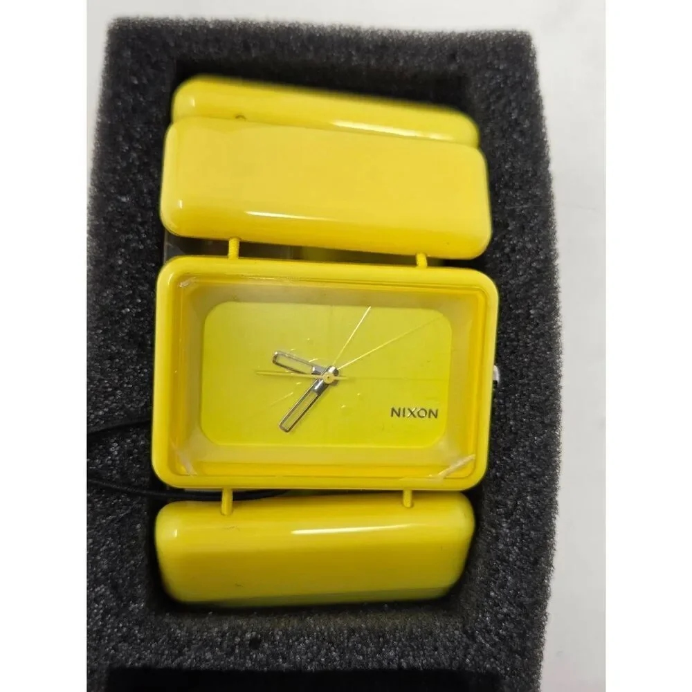NIXON THE VEGA LOVE THE HOTNESS LADIES QUARTZ YELLOW SQUARE WATCH NEW BATTERY